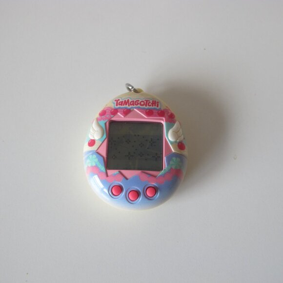 Original Tamagotchi Angel Cake GEN 3 , Like New - Picture 2 of 3